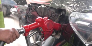 ব্যক্তিগত কারও ‘ফুয়েল পাশে’