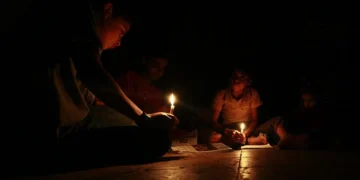 কুমিল্লায় লোডশেডিংয়ে বিপর্যস্ত জনজীবন, বোরো খেতে সেচ ও কারখানায় উৎপাদন ব্যাহত