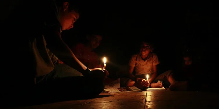 কুমিল্লায় লোডশেডিংয়ে বিপর্যস্ত জনজীবন, বোরো খেতে সেচ ও কারখানায় উৎপাদন ব্যাহত