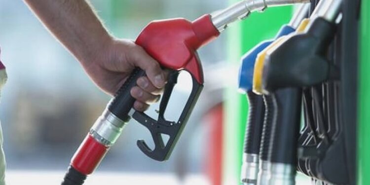 পৌনে ২ লাখ মেট্রিকটন জ্বালানি তেল কিনছে সরকার, কমলো দরপত্রের সময়সীমা