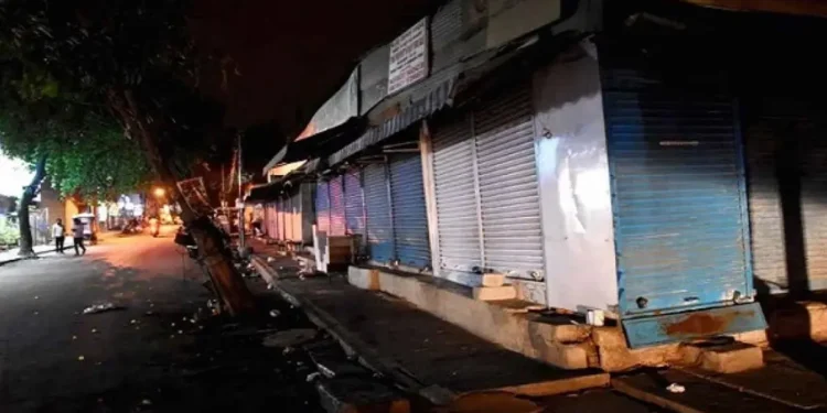 সারাদেশে রাত ৮টার মধ্যে দোকানপাট বন্ধের সিদ্ধান্ত