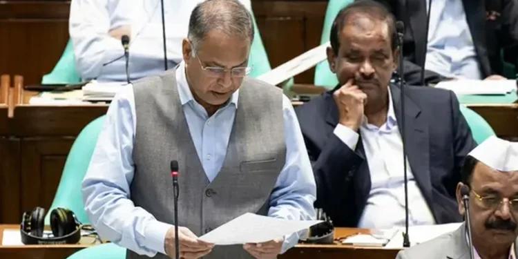জ্বালানি তেলের দাম মে মাস থেকে বাড়ানোর চিন্তা করবে সরকার