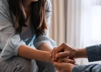 প্রাক্তনের সঙ্গে বন্ধুত্ব: ভালো নাকি জটিলতা?