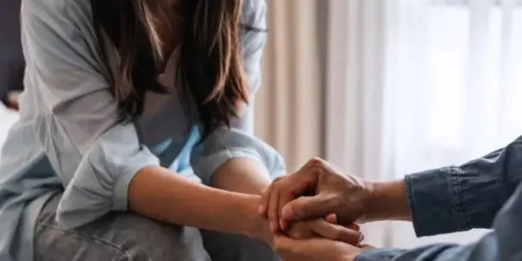 প্রাক্তনের সঙ্গে বন্ধুত্ব: ভালো নাকি জটিলতা?