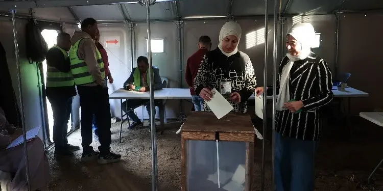 যুদ্ধবিধ্বস্ত গাজায় চলছে পৌর নির্বাচন