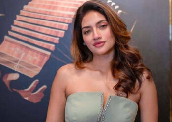 বাংলাদেশে গম পাচারের অভিযোগে নায়িকা নুসরাত জাহানকে তলব