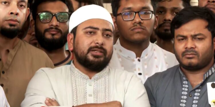 ড. ইউনূসকে রাজপথে বিক্ষোভে নামার আহ্বান জানালেন নাহিদ