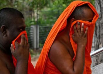 শ্রীলঙ্কায় লাগেজে ১১০ কেজি গাঁজাসহ  ২২ ভিক্ষু গ্রেপ্তার