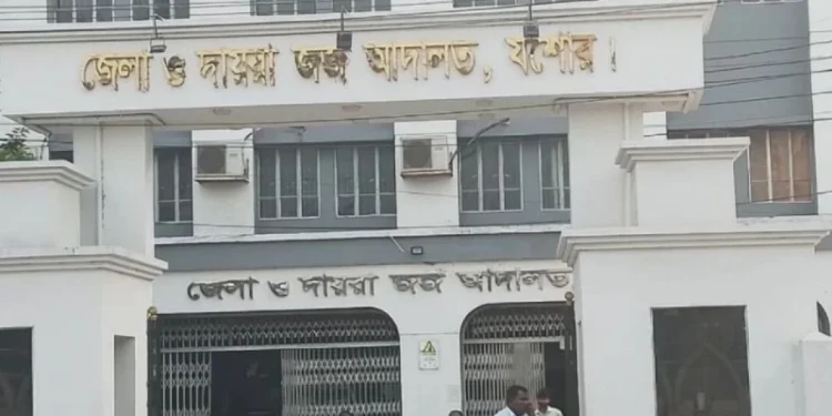 বিচারকের বিরুদ্ধে আসামির মামলা