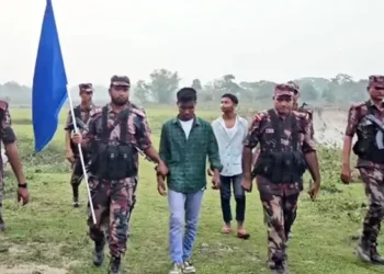 সীমান্ত থেকে ধরে নিয়ে যাওয়ার ৮ ঘণ্টা পর দুই কিশোরকে ফেরত দিলো বিএসএফ