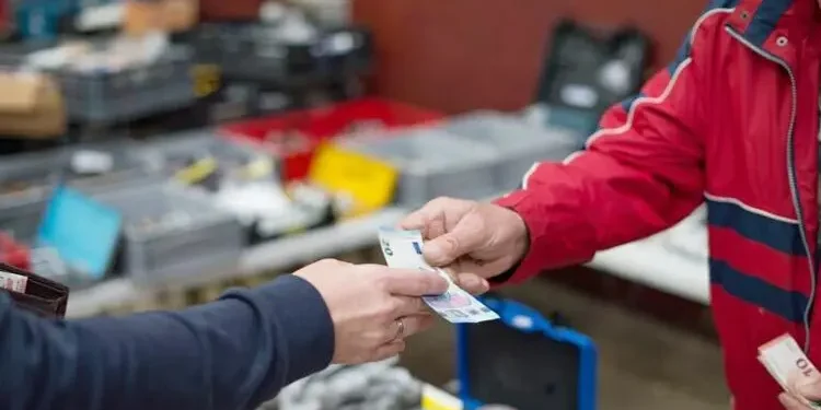 চোরাই মাল কেনা কি সত্যিই অবৈধ?