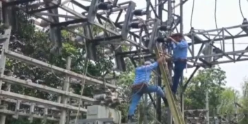 নিরাপত্তা প্রহরীকে জিম্মি করে পল্লীবিদ্যুৎ উপকেন্দ্রের মালামাল লুট