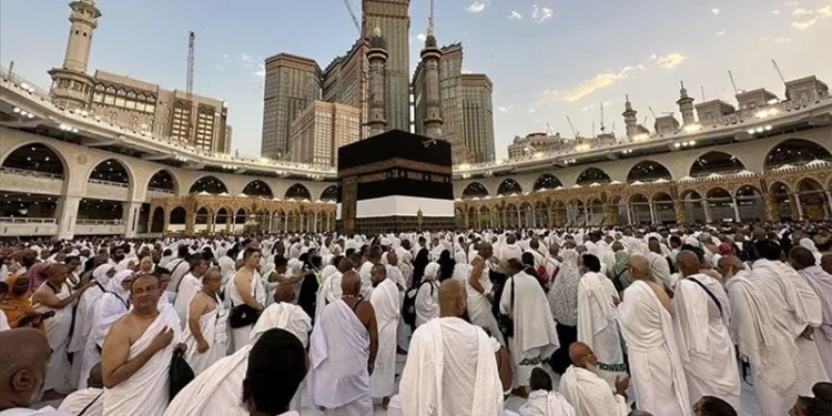 সৌদি পৌঁছেছেন ১৫ হাজারের বেশি হজযাত্রী