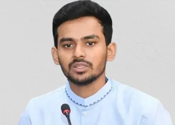 সরকার প্রধান সব কিছুর সমাধান কার্ডে দিচ্ছে: আসিফ মাহমুদ