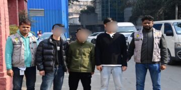 উত্তরায় বিপুল পরিমাণ চোরাই মোবাইল জব্দ, ২ চীনা নাগরিকসহ গ্রেপ্তার ৩