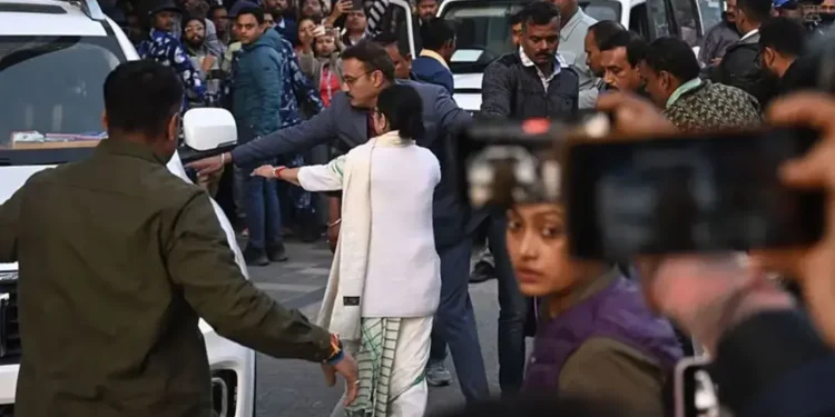 পশ্চিমবঙ্গে রাজনীতি-ভোট দুয়েরই নিয়ন্ত্রণ এখন আই-প্যাক ও আইটি সেলের হাতে