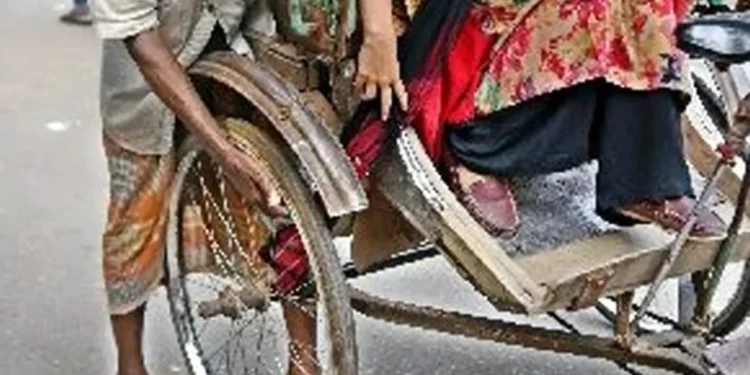 রিকশার চাকায় ওড়না পেঁচিয়ে নারীর মৃত্যু