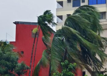 সন্ধ্যার মধ্যে ৬ অঞ্চলে ঝড় ও বজ্রসহ বৃষ্টির শঙ্কা