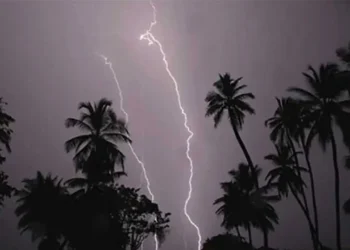 দেশের ৮ জেলায় বজ্রবৃষ্টির পূর্বাভাস, নদীবন্দরে সতর্কসংকেত