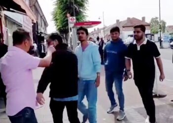 লন্ডনে এনসিপি নেতা হাসনাত আবদুল্লাহর সভায় আওয়ামী লীগের হামলা ও উত্তেজনা