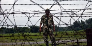 ভারত-বাংলাদেশ সীমান্তের সমীকরণ: কাঁটাতারে বন্দি লিং কং গ্রামের ভবিষ্যৎ কী?