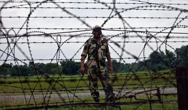 ভারত-বাংলাদেশ সীমান্তের সমীকরণ: কাঁটাতারে বন্দি লিং কং গ্রামের ভবিষ্যৎ কী?