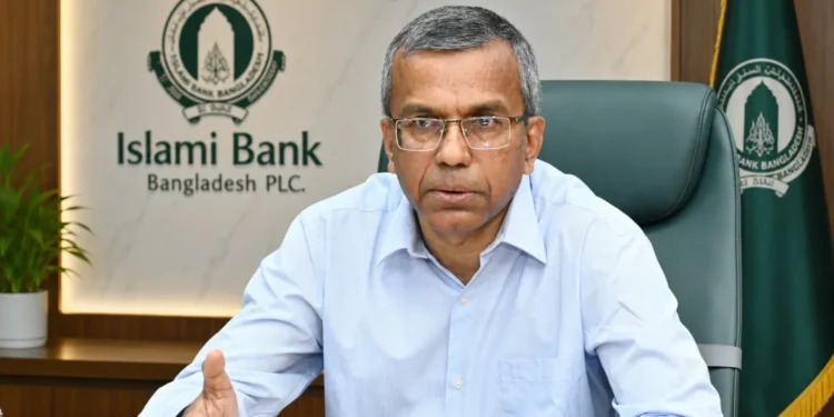 ইসলামী ব্যাংককে ১৩ হাজার কোটি টাকা ধার দেওয়া হয়েছে: গভর্নর