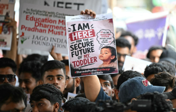 ছাত্রাবাসে শিক্ষার্থীর ঝুলন্ত লাশ উদ্ধার, বিক্ষোভে বিদ্যালয়ে ভাঙচুর