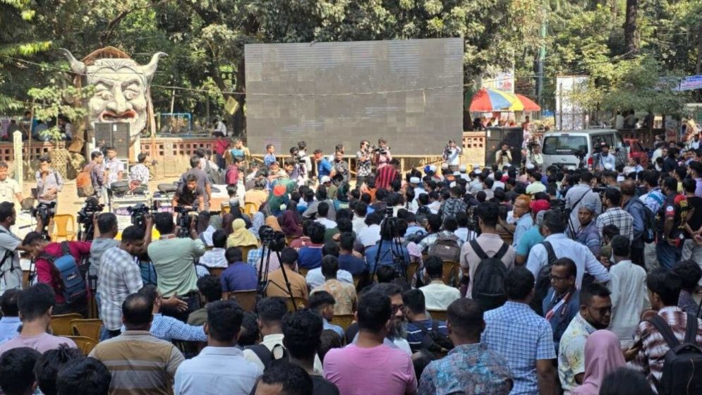 টিএসসিতে বড় পর্দায় দেখাচ্ছে শেখ হাসিনার রায়