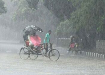 ঢাকাসহ ১৪ জেলায় ৬০ কিমি বেগে ঝড়ের শঙ্কা