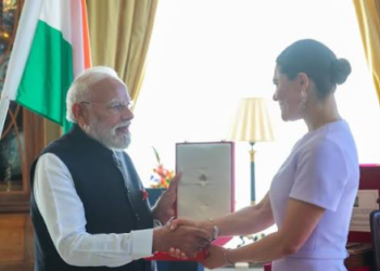 বিদেশি সম্মাননা নিয়ে আবার আলোচনায় মোদি, কূটনৈতিক অর্জন নাকি ব্যক্তিকেন্দ্রিক ভাবমূর্তি?