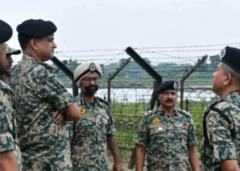 ভারত-বাংলাদেশ সীমান্তে নিরাপত্তা ও কাঁটাতারের অগ্রগতি পর্যালোচনা করলেন বিএসএফ মহাপরিচালক
