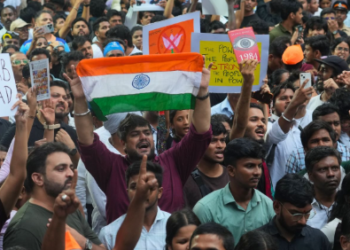 শিক্ষা সংস্কারের দাবিতে ভারতের সংসদ অভিমুখে শিক্ষার্থীদের বিক্ষোভ, পুলিশের সঙ্গে সংঘর্ষ