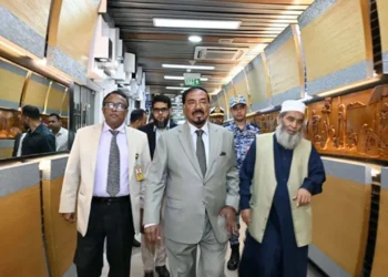 খামেনির জানাজায় অংশ নিতে ইরানের পথে স্পিকার