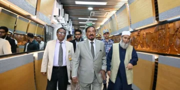 খামেনির জানাজায় অংশ নিতে ইরানের পথে স্পিকার