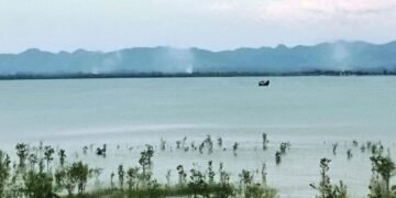 মিয়ানমারে জান্তা-আরাকান আর্মির সংঘর্ষ, বিস্ফোরণে কাঁপছে টেকনাফ