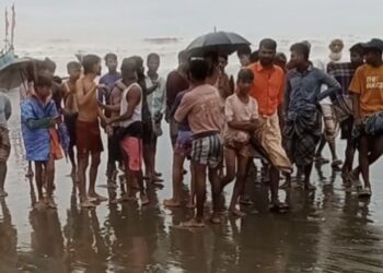 টেকনাফে রোহিঙ্গাবাহী নৌকা ডুবি: উদ্ধার ১৮, নিখোঁজ ৯