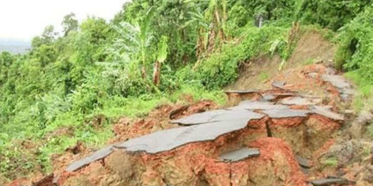 আজও সারা দেশে বৃষ্টির আভাস, ৫ জেলায় ভূমিধসের উচ্চ ঝুঁকি