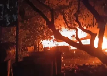 নোয়াখালীতে সিলিন্ডার বিস্ফোরণে পুড়ল ৫ দোকান