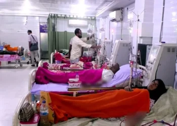 ডায়ালাইসিসের ১৬ মেশিন বিকল, উপকরণ কিনতে হচ্ছে রোগীদের