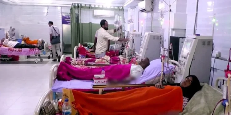 ডায়ালাইসিসের ১৬ মেশিন বিকল, উপকরণ কিনতে হচ্ছে রোগীদের