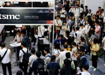 কৃত্রিম বুদ্ধিমত্তার চাহিদায় অর্থনীতিতে উল্লম্ফন, তবু ভবিষ্যৎ নিয়ে সতর্ক করছেন বিশ্লেষকেরা
