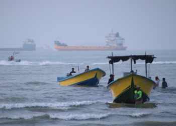 হরমুজ প্রণালি নিয়ে ওমানের সঙ্গে চূড়ান্ত পর্যায়ের আলোচনায় ইরান