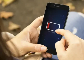 অজান্তেই শেষ হচ্ছে ফোনের চার্জ?