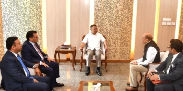 প্রধানমন্ত্রীর সঙ্গে বৈঠকে ভারতীয় হাইকমিশনার দীনেশ ত্রিবেদী