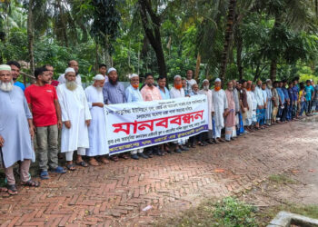 একটি সড়ক সংস্কারের অভাবে দুই যুগের দুর্ভোগে রাজাপুরের ২০ হাজার মানুষ